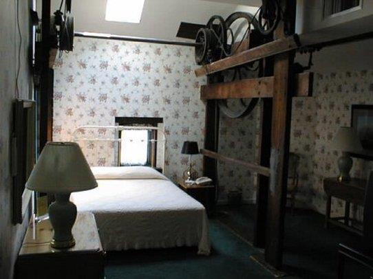 Chestnut Hill Hotel Philadelphia Room photo